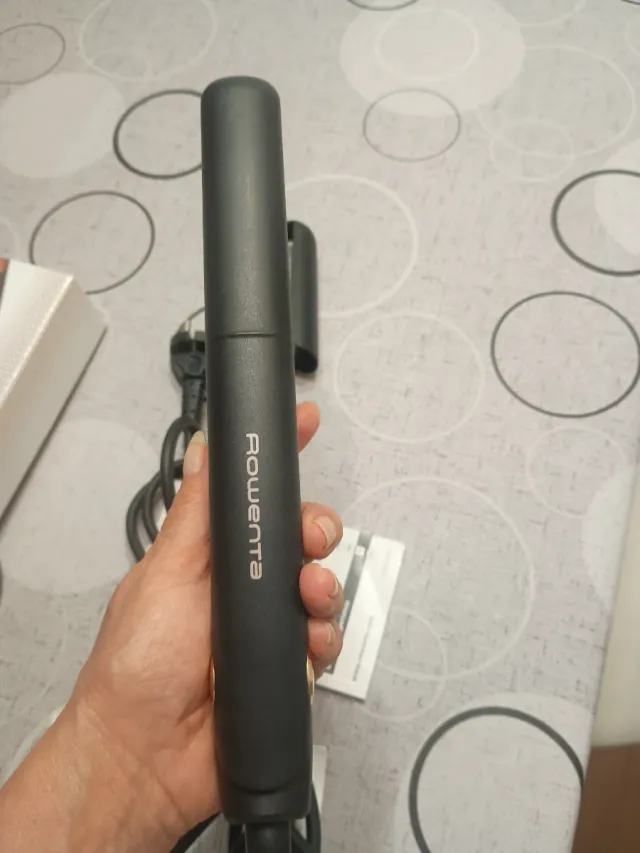 Plancha Rowenta Ultimate Negra y Dorada