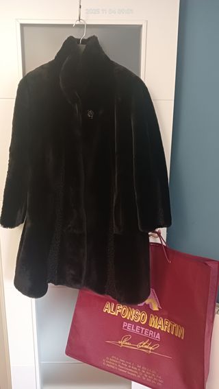 Abrigo piel muton y astracán negro
