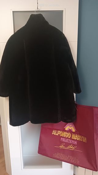 Abrigo piel muton y astracán negro