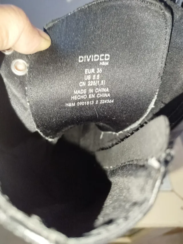 Botas militares negras con cordones