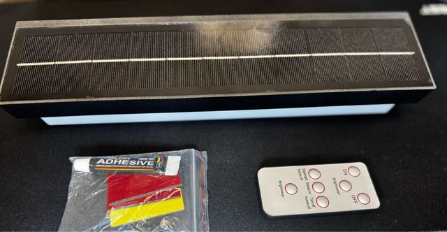 Lámpara LED Negra y Blanca con Mando