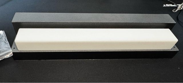 Lámpara LED Negra y Blanca con Mando