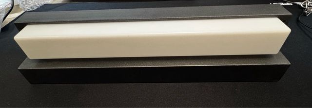 Lámpara LED Negra y Blanca con Mando