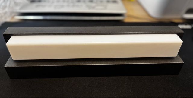 Lámpara LED Negra y Blanca con Mando