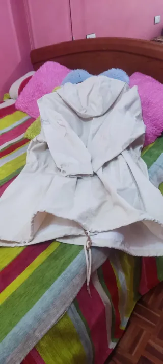 Chubasquero Levi's Beige Talla L Nuevo