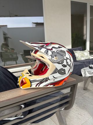 Casco Enduro Airoh Diseño Único fibra de carbono