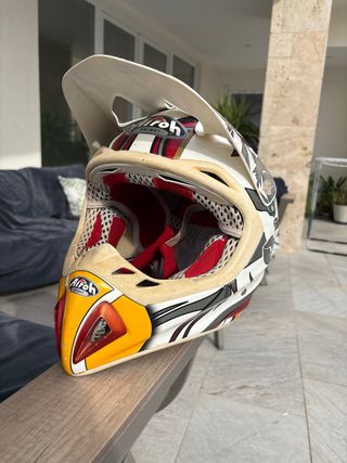 Casco Enduro Airoh Diseño Único fibra de carbono