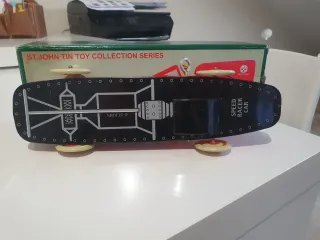 Coche de metal rojo St. John Tin Tut de los años80