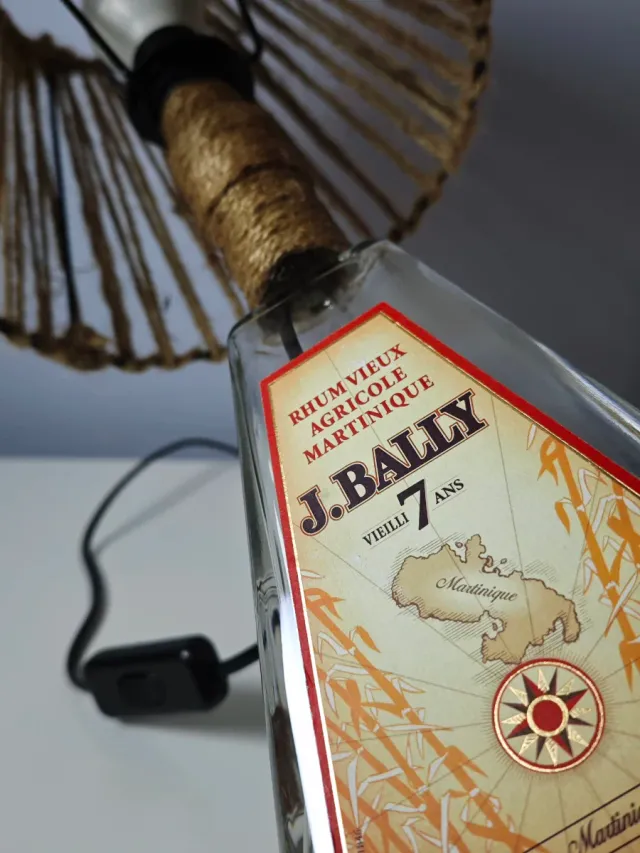 Lampada artigianale J. Bally in vetro e juta