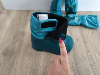 Botas y manoplas nieve Decathlon T. 24/25 - 3años