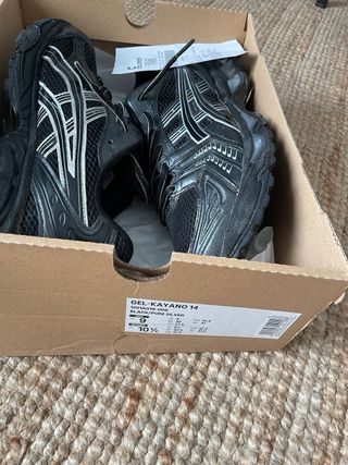 Zapatillas Asics Gel Negras y Plateadas