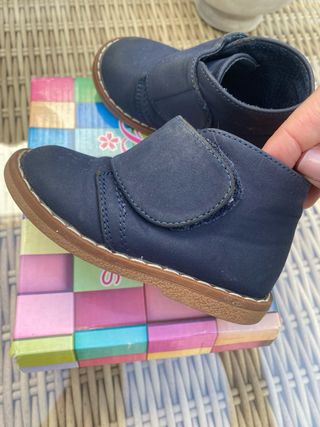 Zapato bebe azul marino. talla 22
