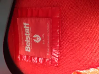 Cazadora Roja con Capucha belstaff