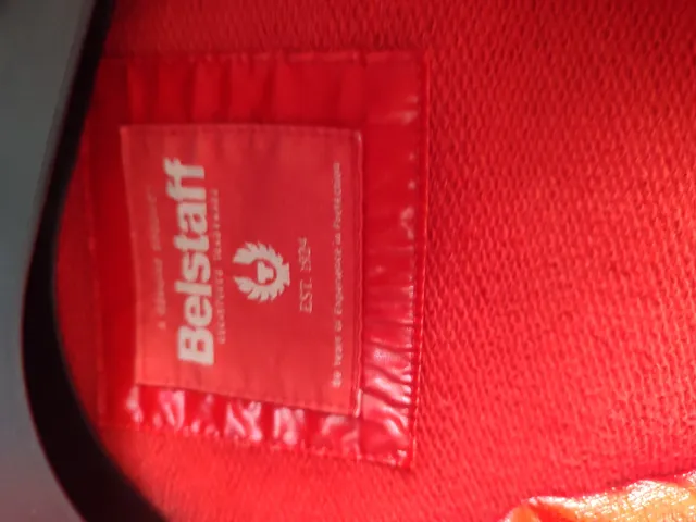 Cazadora Roja con Capucha belstaff