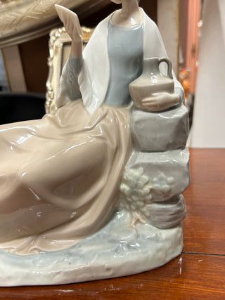 Figura Nao de Lladró Mujer Leyendo