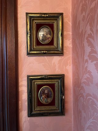 Coppia di quadri classici dorati