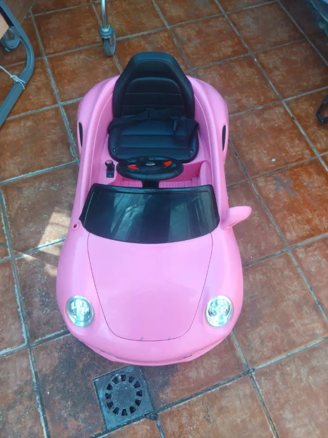 Coche eléctrico infantil rosa con mando