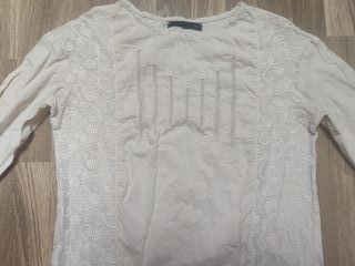 Blusa con encaje y bordados