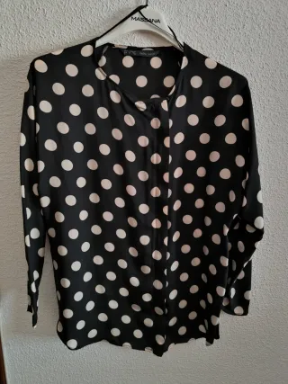 Camisa Zara lunares blanco y negro