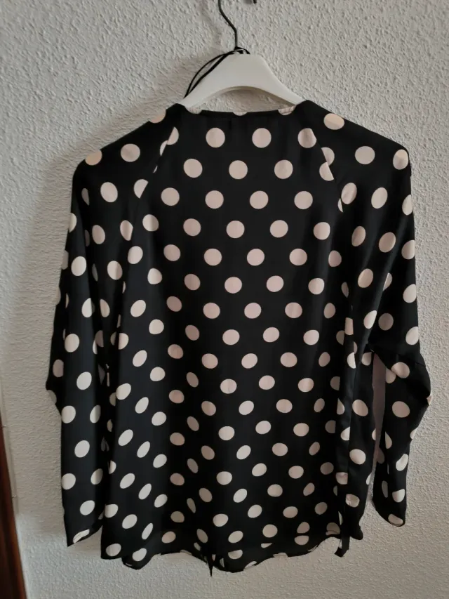 Camisa Zara lunares blanco y negro