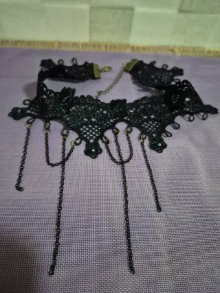 Gargantilla Gótica Negra con Cadena y Piedras Verd