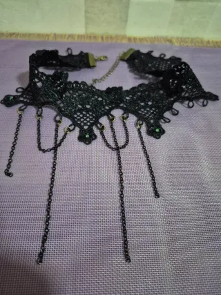 Gargantilla Gótica Negra con Cadena y Piedras Verd