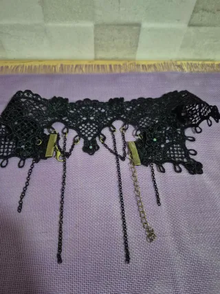Gargantilla Gótica Negra con Cadena y Piedras Verd