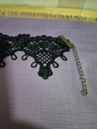 Gargantilla Gótica Negra con Cadena y Piedras Verd