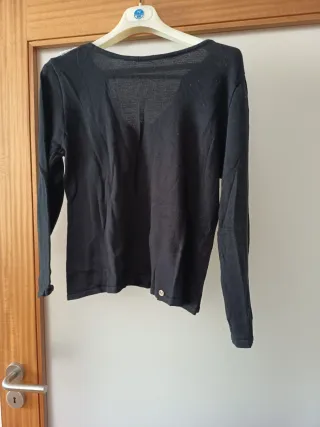 Camisola preta com renda