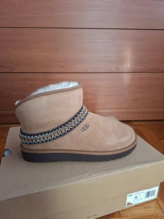 Botas UGG Classic Mini Crescent Marrones