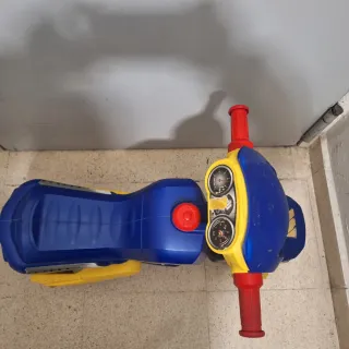 Moto correpasillos Molto azul y amarillo