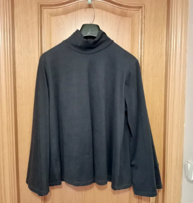 Polar con mangas acampanadas