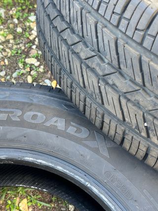 5 neumáticos, 235/65 R17 MichelinRoadX y Goodyear