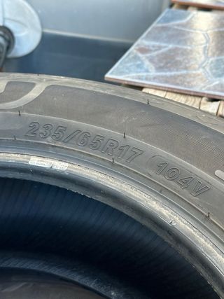 5 neumáticos, 235/65 R17 MichelinRoadX y Goodyear