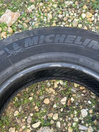 5 neumáticos, 235/65 R17 MichelinRoadX y Goodyear