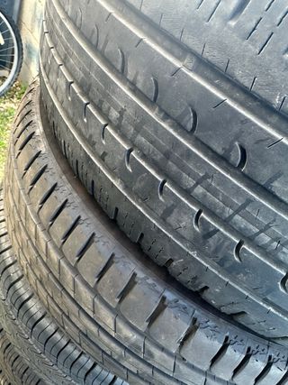 5 neumáticos, 235/65 R17 MichelinRoadX y Goodyear