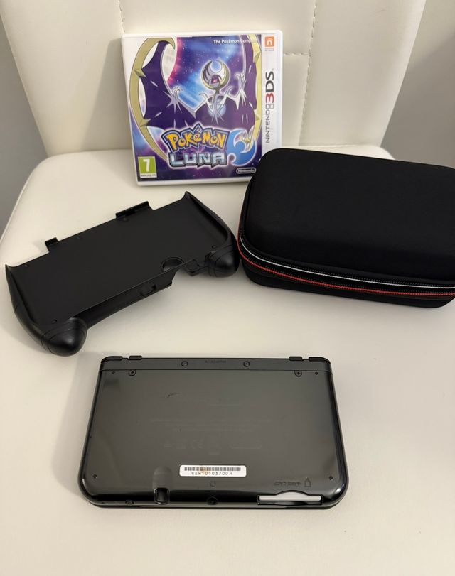 Nintendo New 3DS XL negra Pantalla IPS + Pokémon