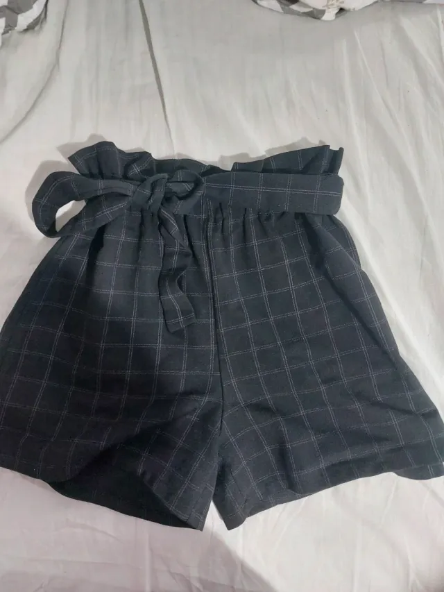 Pantalón corto elegante a cuadros