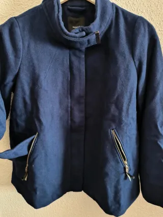 Abrigo corto azul Mango