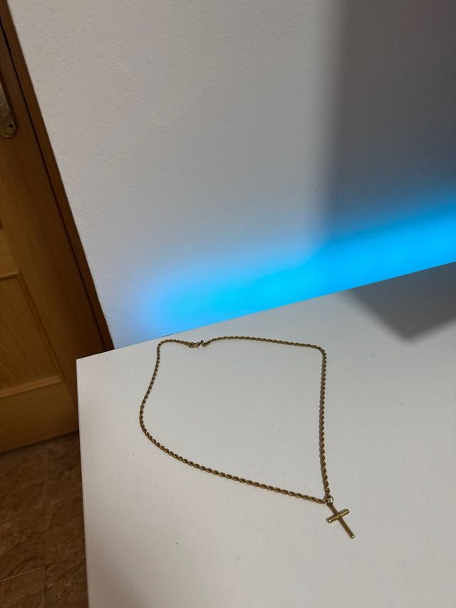 Collar cruz bañado oro 18K
