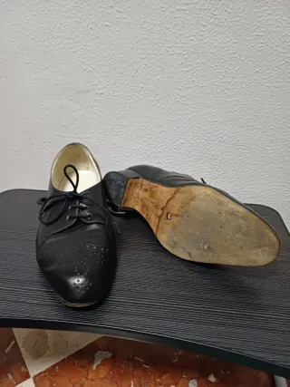 Zapatos de estilo brogue negros. Talla 39