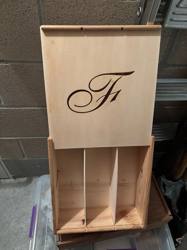 Caja de madera para guardar botellas