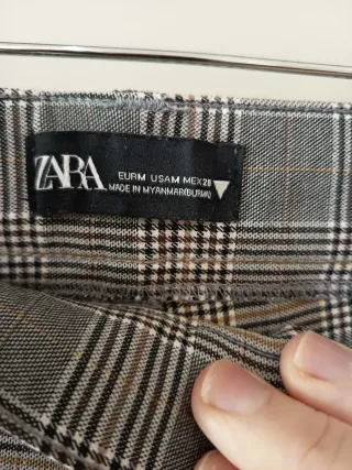 Calças Zara xadrez bege e cinza