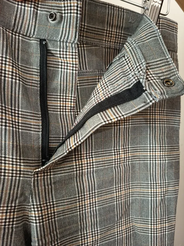 Calças Zara xadrez bege e cinza