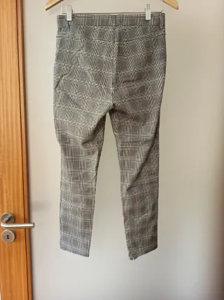 Calças Zara xadrez bege e cinza