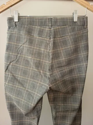 Calças Zara xadrez bege e cinza