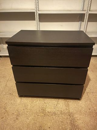 Muebles dormitorio negro y cristal.