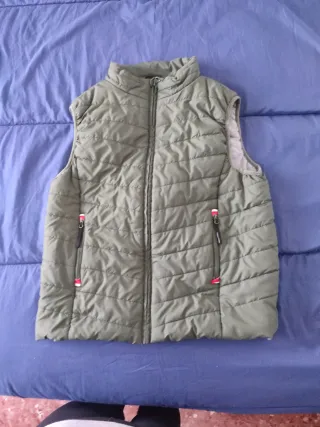Chaleco acolchado verde. En muy buen estado.
