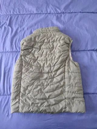 Chaleco acolchado verde. En muy buen estado.