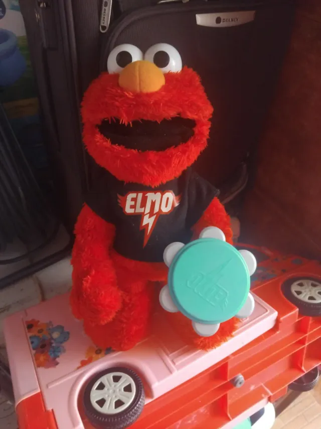 Muñeco Elmo interactivo con camiseta
